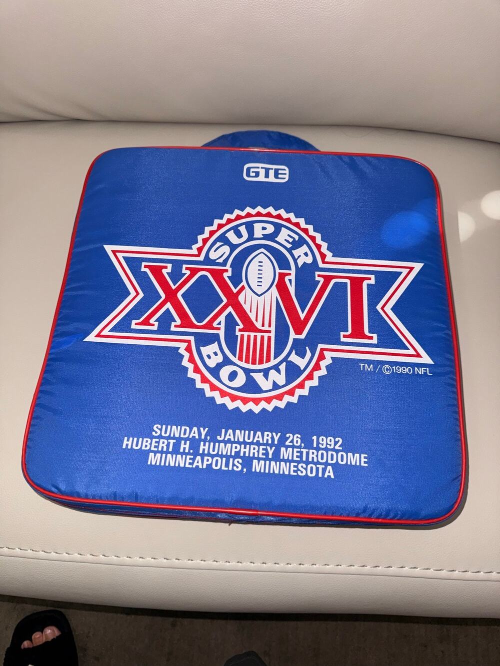 Vintage Super Bowl XXVI stadium seat cushion, January 1992